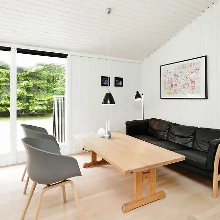 Three-bedroom Holiday In 41 * Hals